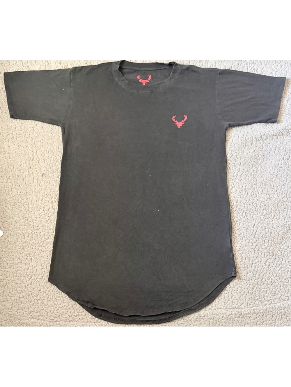 Black deer logo curved hem T-shirt
